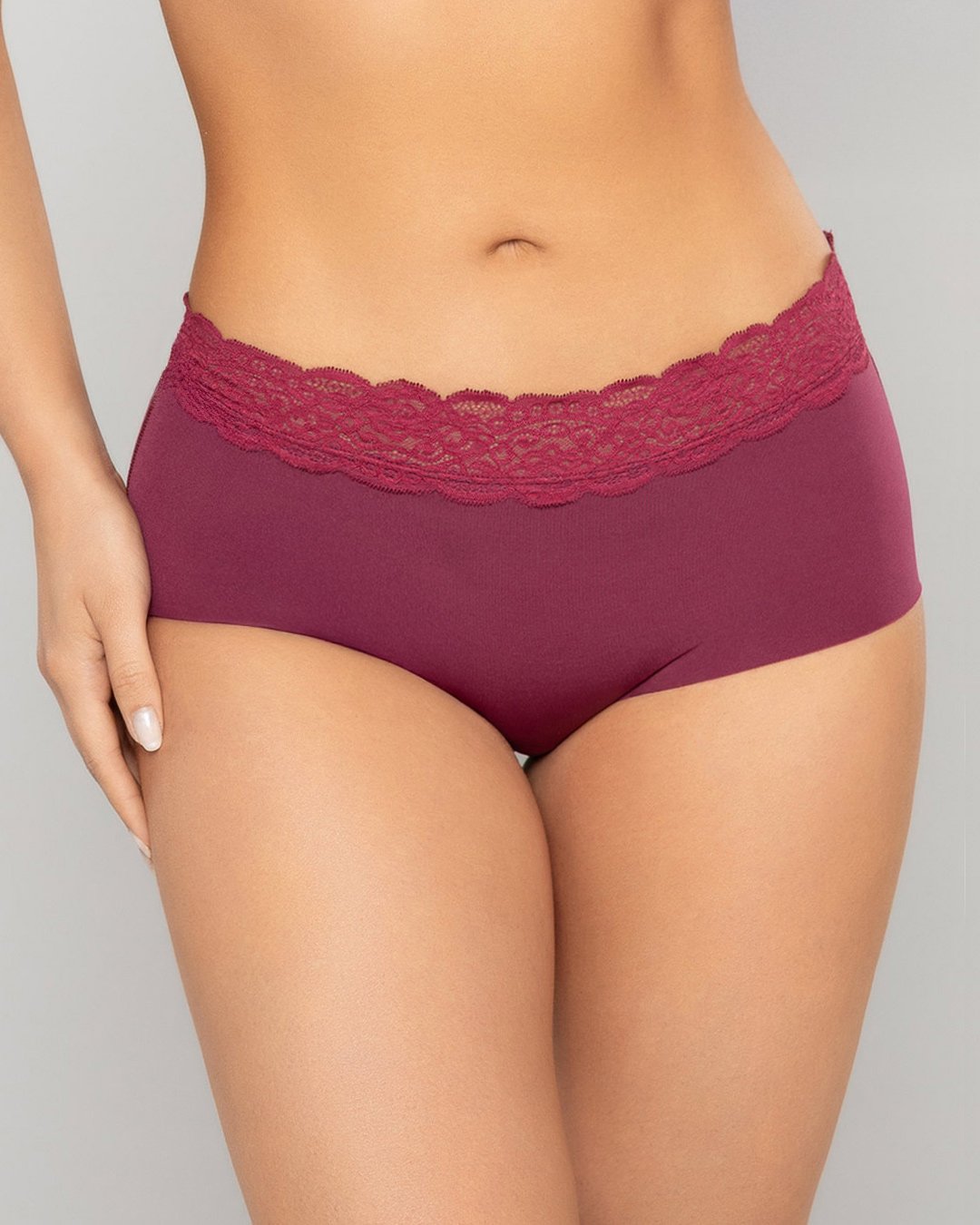 Panty Tiro alto con Encaje y Efecto Levanta Cola en Microfibra Ref. 8070 - Image 4